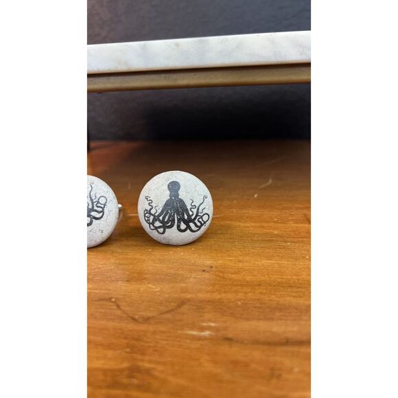 Set of 4 Octopus Skull Coastal Concrete Cabinet Knobs Drawer Knobs and Pulls - Picture 2 of 4